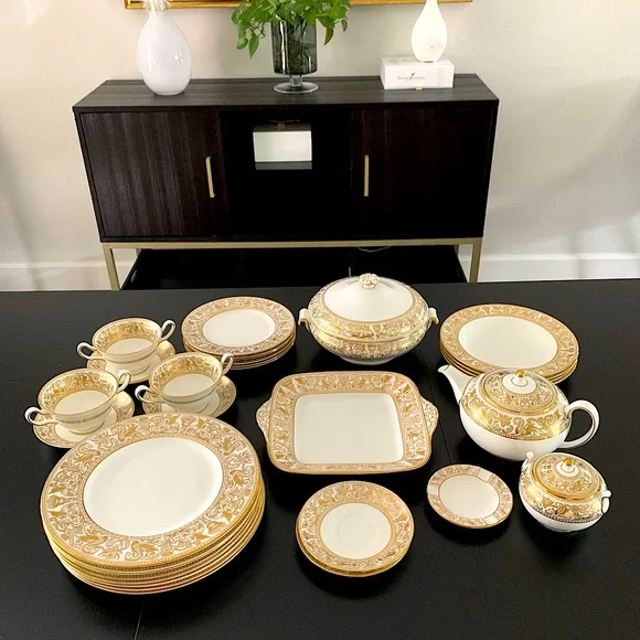 WEDGWOOD England Bone China GOLD FLORENTINE W4219 Cream Soup And Saucer set of 3 - Picture 16 of 16